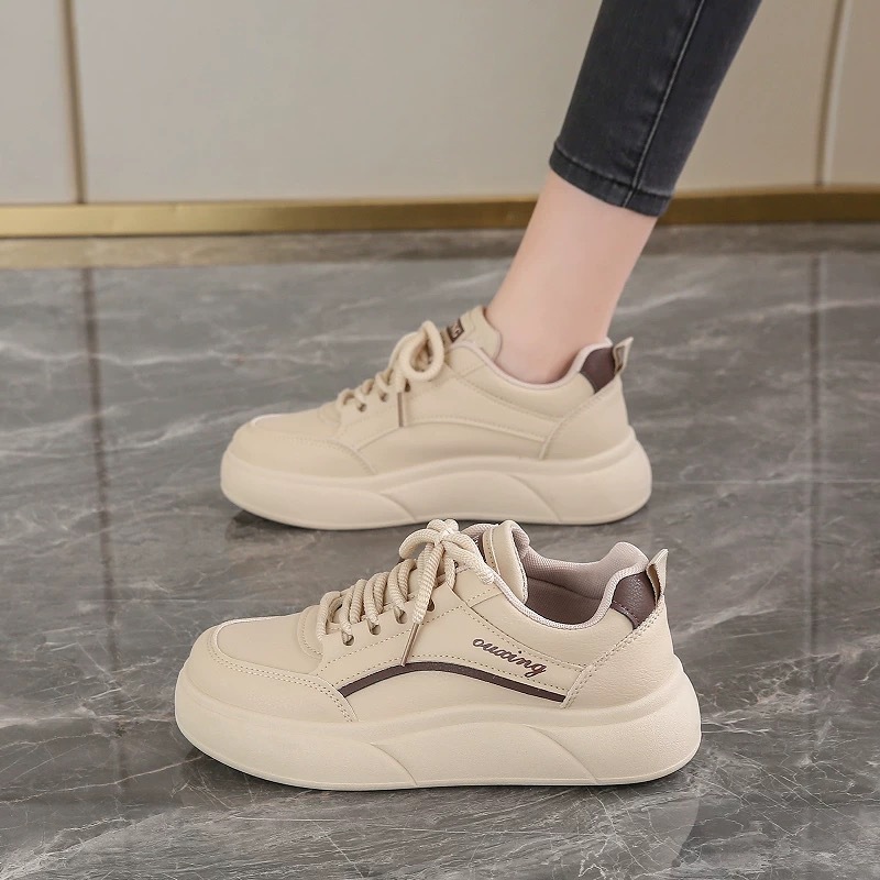Zapatos de primavera de mujeres 2025 nuevos zapatos blancos de mujer versátiles coreanos ins zapatos deportivos de skate de suela gruesa zapatos casuales