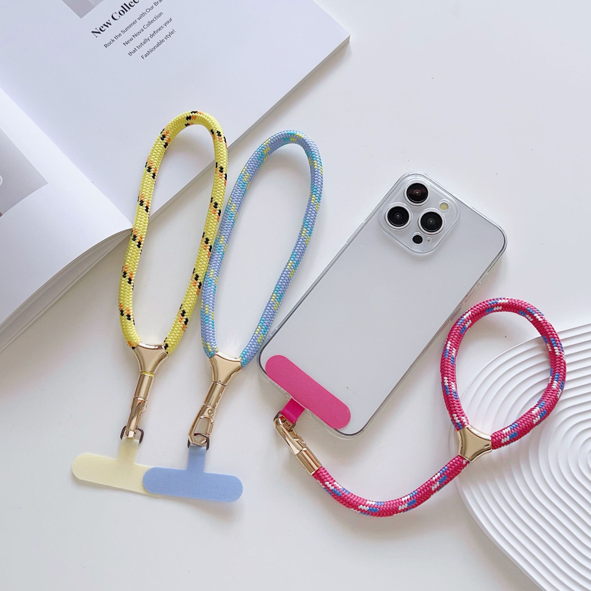 Cuerdas de muñeca ajustables de alta calidad con clips de hebilla pequeñas y frescas de poliéster corto para colgar teléfonos móviles simples y versátiles