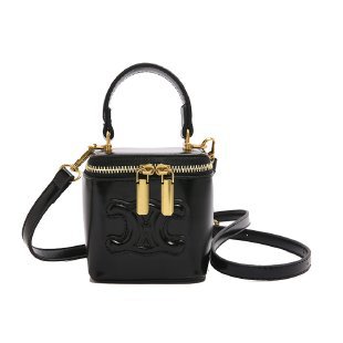 Cada bolso femenino es un trabajo minucioso del diseñador.