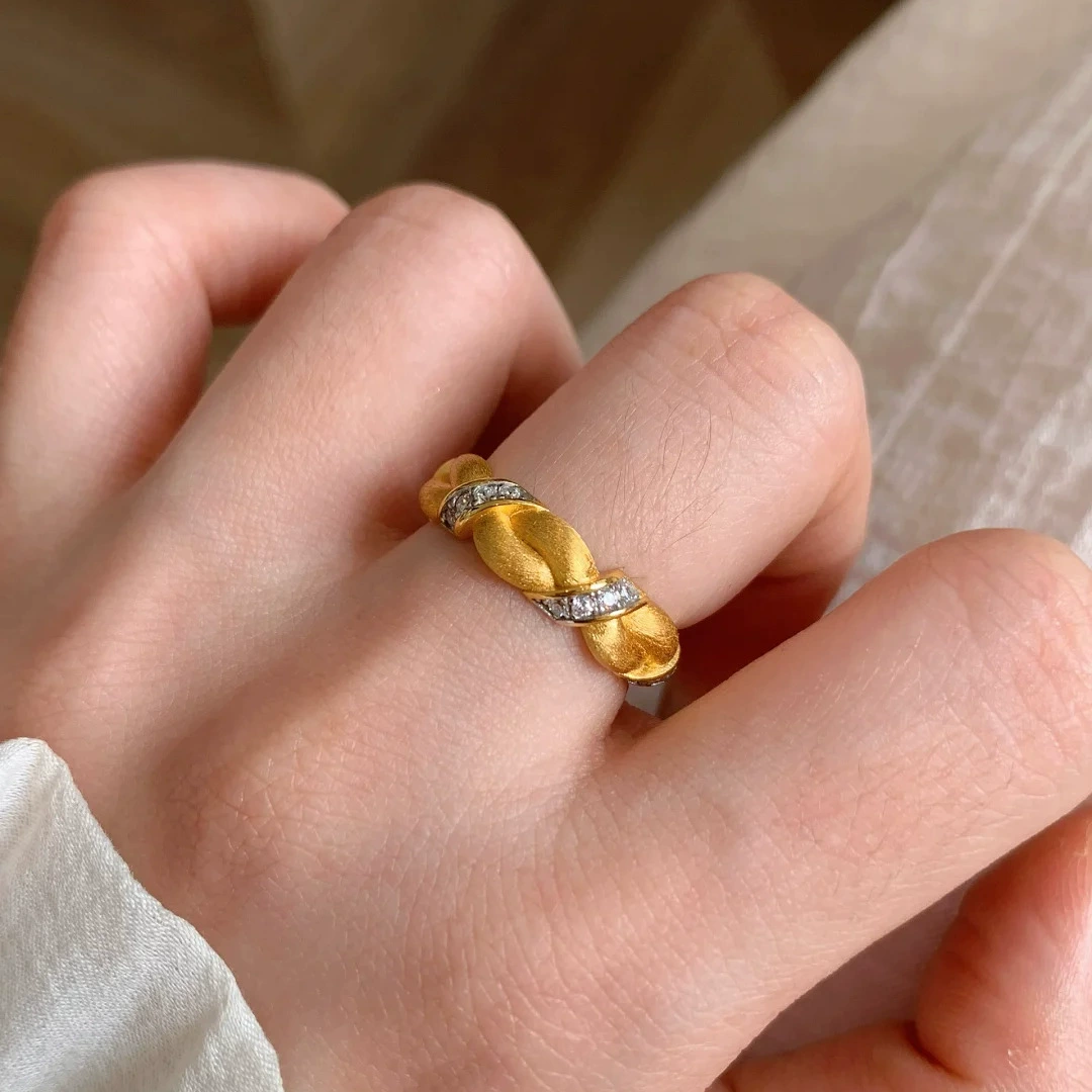 Matte ring for princess handmade with pigtail, french style, light luxury style, on index finger