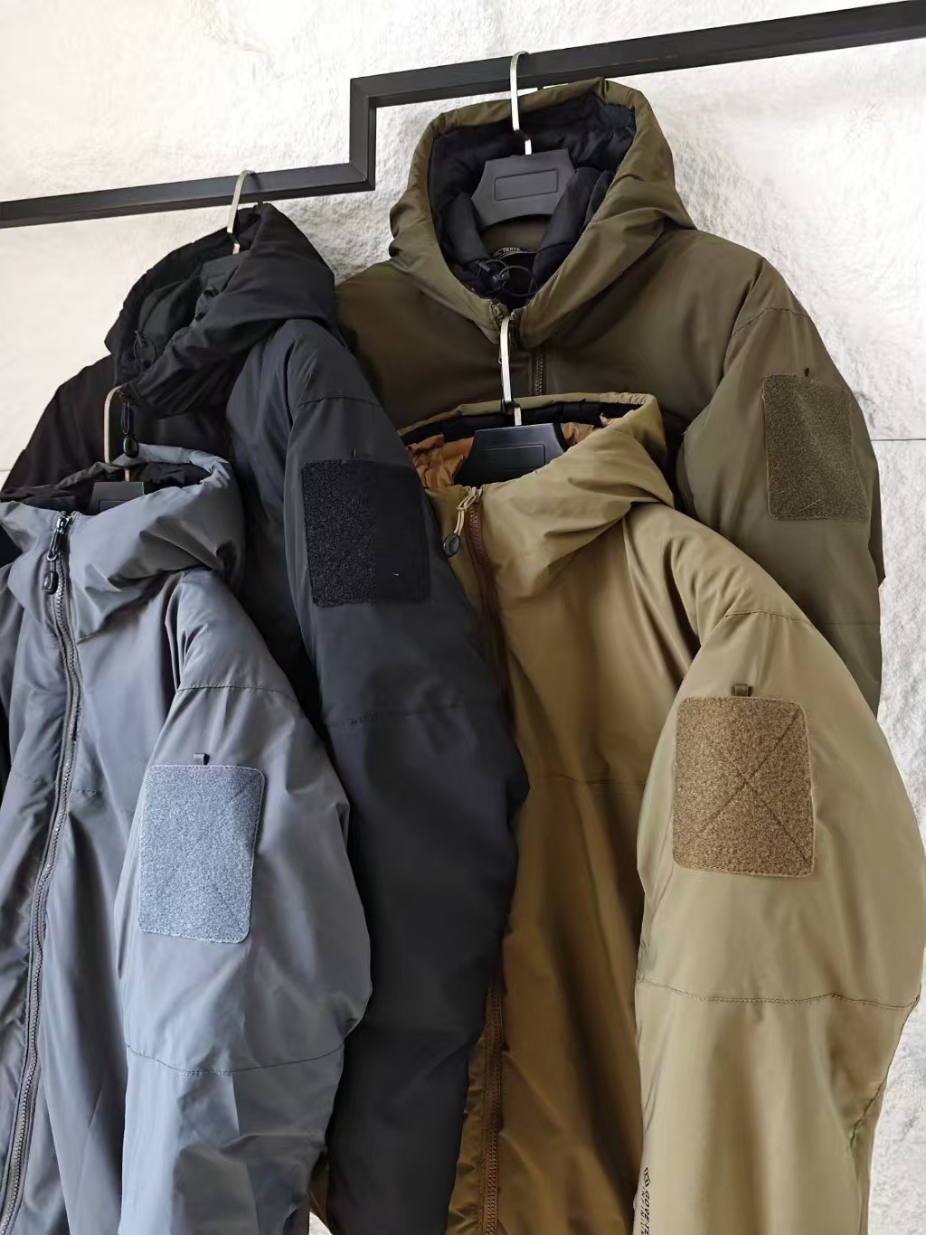 Algodón de alta calidad, chaqueta con sombrero, chaqueta con sombrero al aire libre, chaqueta con sombrero a prueba de viento, chaqueta de montaña con logotipo