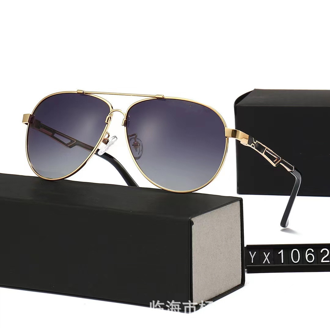 1062 Golden Frame Black Gray Film