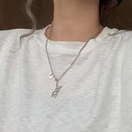 吊坠复古做旧小兔子机械感设计小众银色颈链锁骨链项链女潮流