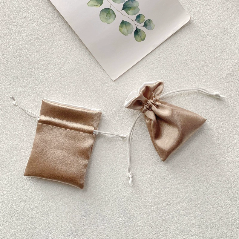 В наличии двухслойная шелковая ткань сумка на шнурке шелковистая Глянцевая маленькая тканевая сумка для ювелирных изделий Подарочная сумка для хранения