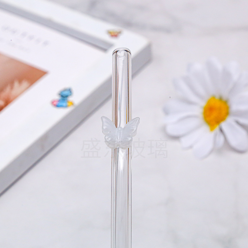Nueva mariposa de color de paja de vidrio resistente al calor anti-escaldadura anti-lápiz labial multicolor opcional no desechable estilo de niña
