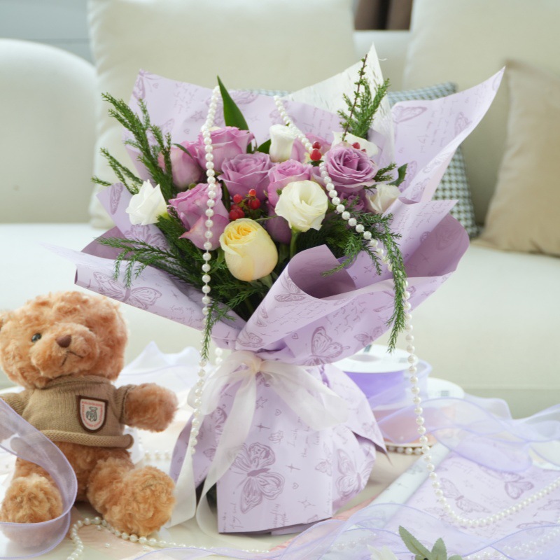 Fabricante de fiestas de flores al por mayor nuevo producto estampado de mariposas papel de embalaje de flores floristería transfronteriza paquete de ramo paquete de papel papel de flores