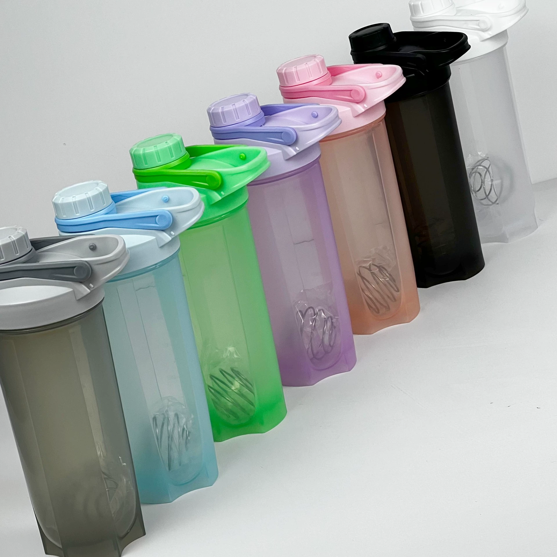 700ml спиральный пластиковый протеиновый порошок фитнес-встряхивая чашка молоко миска стакан перемешивания ручка для переноски воды на открытом воздухе стакан