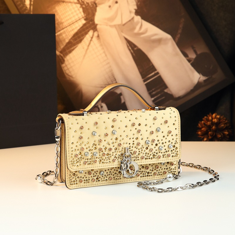 2026 New Rivet-Studded Diamond Chain Bag, Handheld Crossbody Bag for Women, Unique Design with a High-End Feel, Versatile Shoulder Bag