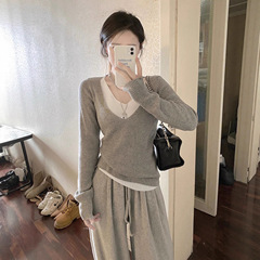 灰色假两件v领针织打底衫女春秋高级感修身内搭撞色正肩毛衣冬季