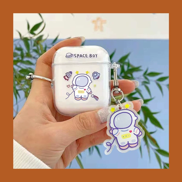7 astronauts + accessories