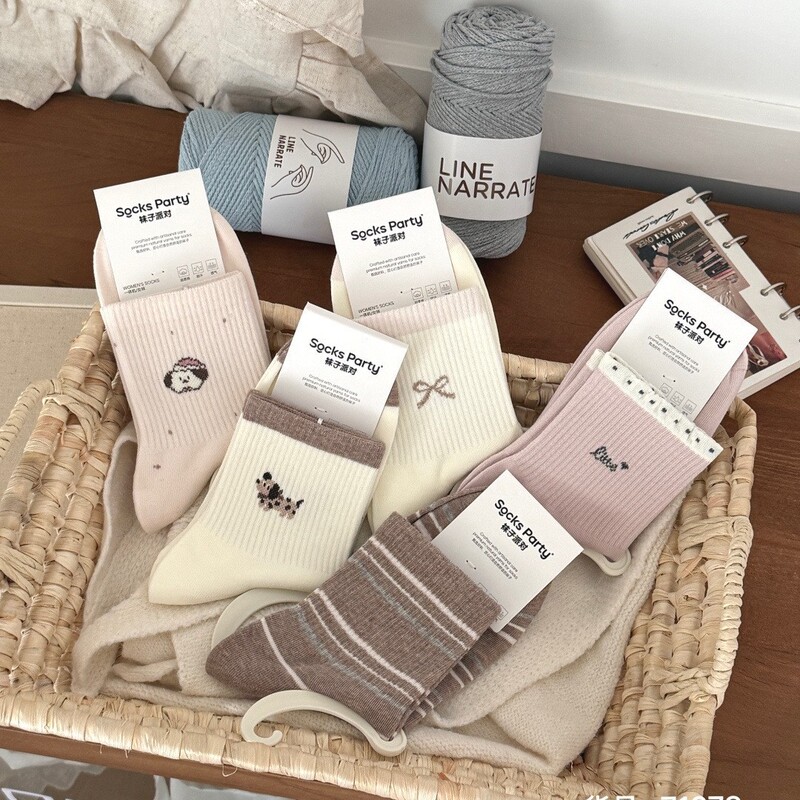 Socks Party Women's Autumn and Winter Korean Style Combed Cotton Women's Mid-Tube Sports Socks Letter Cartoon Black and White Gray College Women's Socks Socks Party Women's Autumn and Winter Korean Style Combed Cotton Women's Mid-Tube Sports Socks Letter Cartoon Black and White Gray College Women's Socks