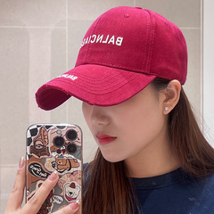 ファッション新作刺繍野球帽子男女アウトドア韓国風破れた穴の広いひさしの日よけが顔を見せています。