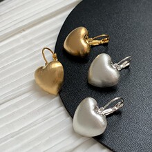 �����Ž��ٸн�ɫ���z���Ķ��hŮ�p�ݕr�К��|���ەr�аٴ���Ʒ