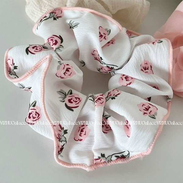 Crushing floral hair ring