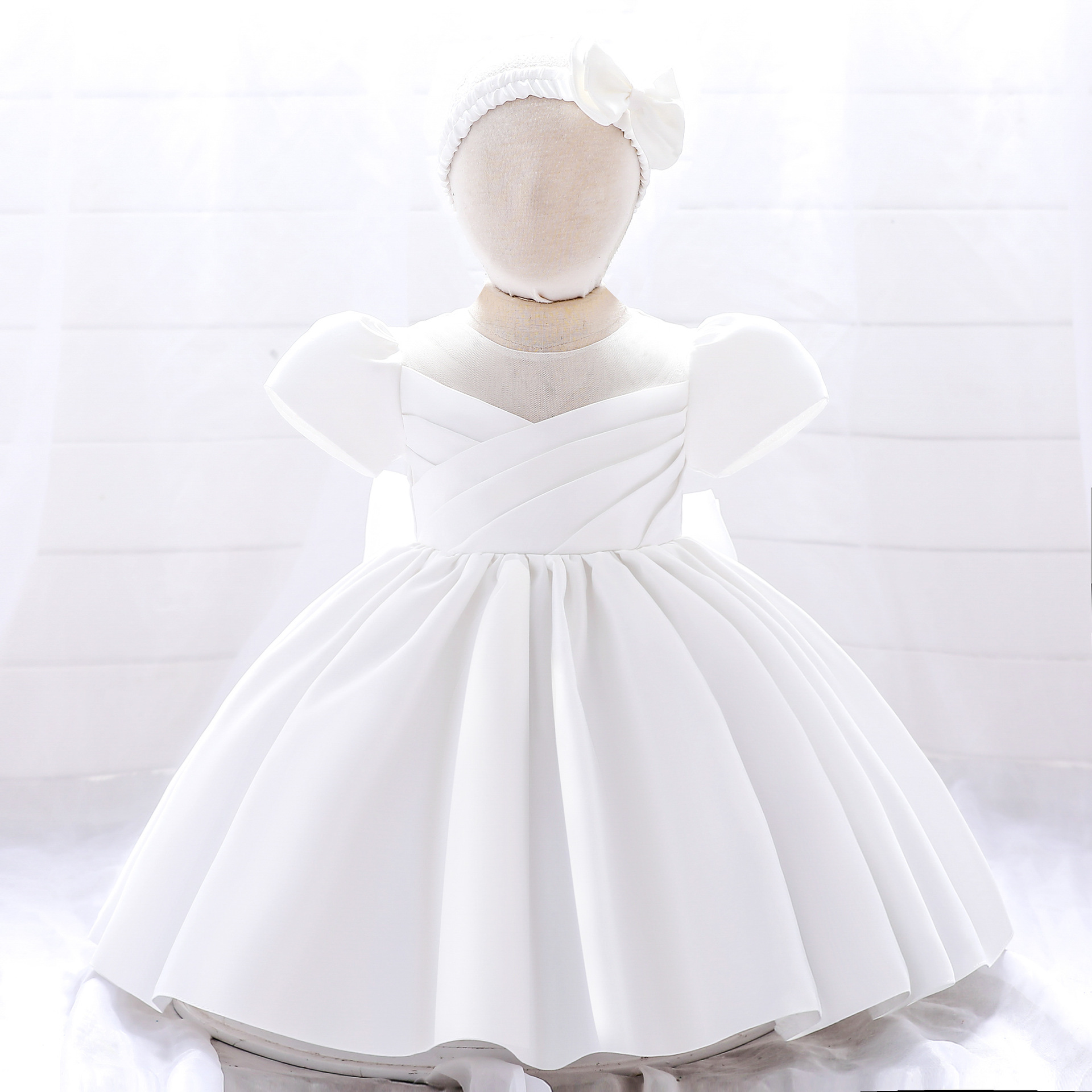Nueva llegada del bebé niños Amazon vestido de novia niña manga corta color sólido forjado paño lavado vestido bebé un año de edad vestido de princesa