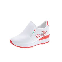 2022春季新款韓版時尚圓頭內增高小白鞋坡跟運動鞋學生一腳蹬松緊帶刺綉單鞋