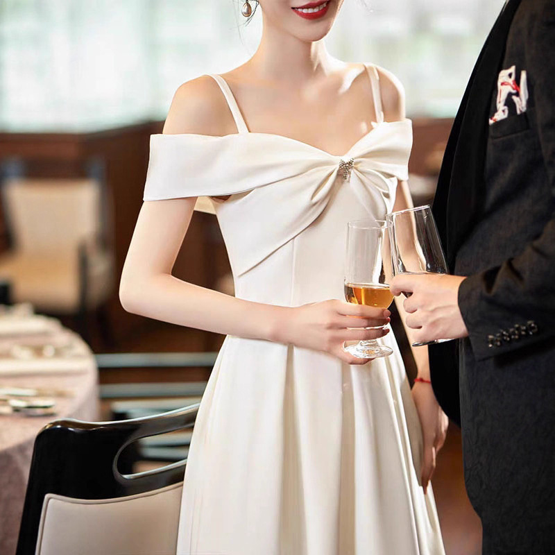 White Evening Dress for Women 2025 New Banquet Engagement Registration Registration Small White Dress Graduation Ceremony Can Be Worn in Summer