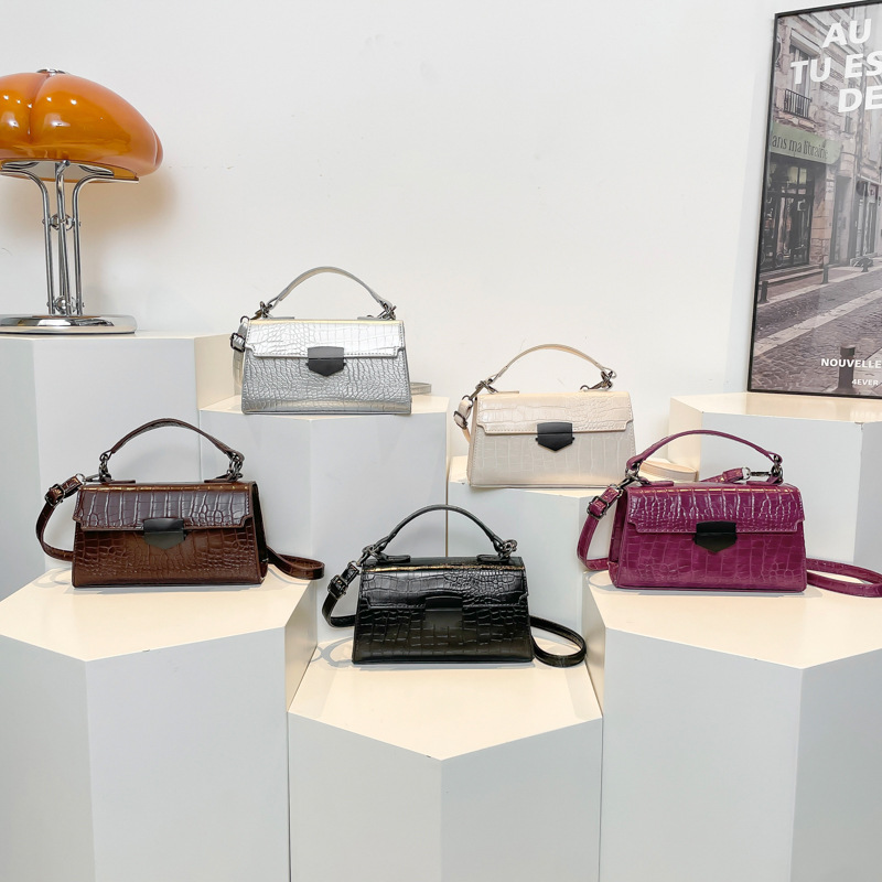 2024 invierno nuevo estilo de moda europea y americana retro bolso de mujer temperamento de cocodrilo estilo coreano personalidad bolso de hombro pequeño