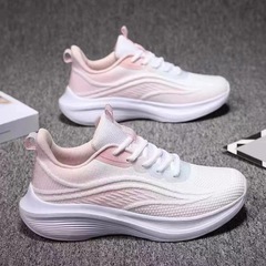 国境を越えてスポーツシューズを卸売りする女性の新型春夏の滑り止めソフト底耐摩耗性ネット面通気カジュアル靴は超軽量である