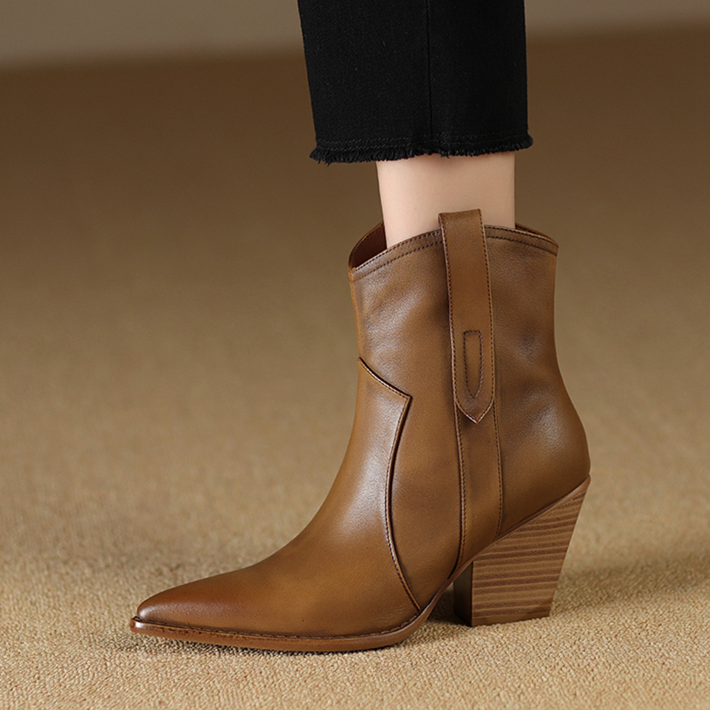 Boot Chelsea nữ cổ thun da bò gót 8 cm mũi nhọn màu kaki — Màu kaki