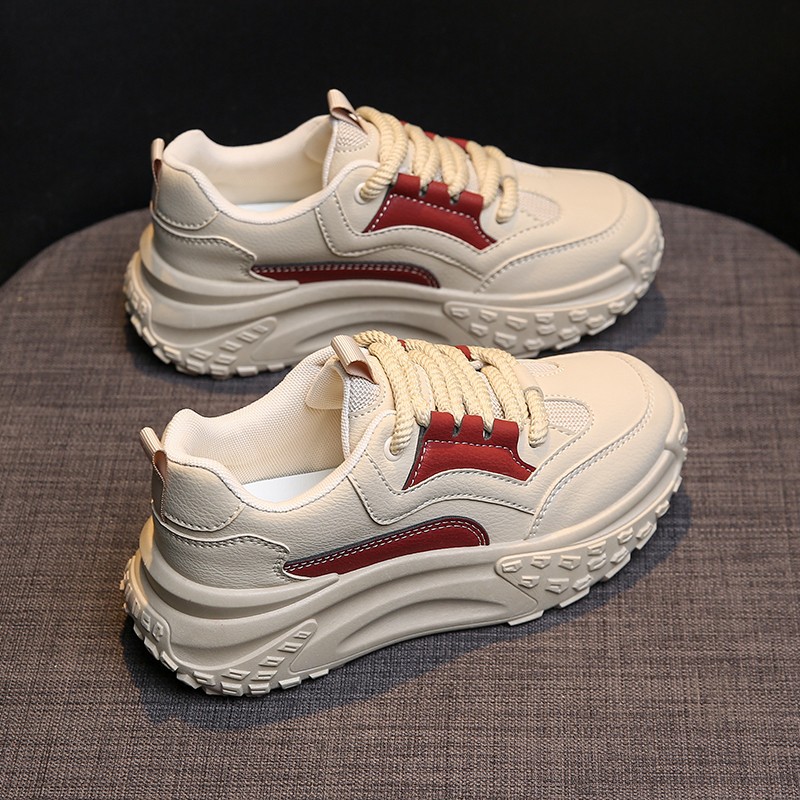 Zapatos de padre suaves universales para mujeres otoño 2025 nuevos zapatos blancos de moda zapatos casuales de suela gruesa para mujeres