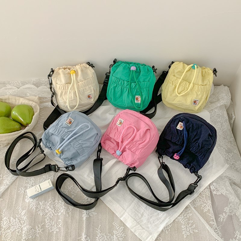 Nuevo comercio exterior transfronterizo bolso para niños estilo coreano de cuerda de dibujo abertura de la bolsa de hombro para hombres y mujeres bolso de color caramelo extranjero