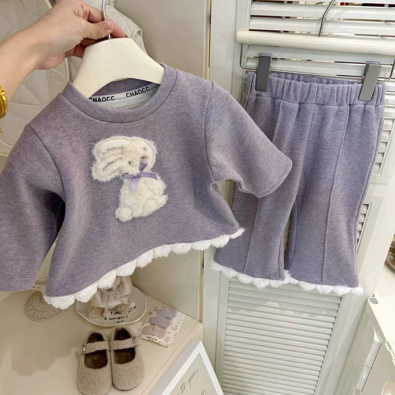 Комплект для девочек: кофта с зайцем и широкие брюки на флисе