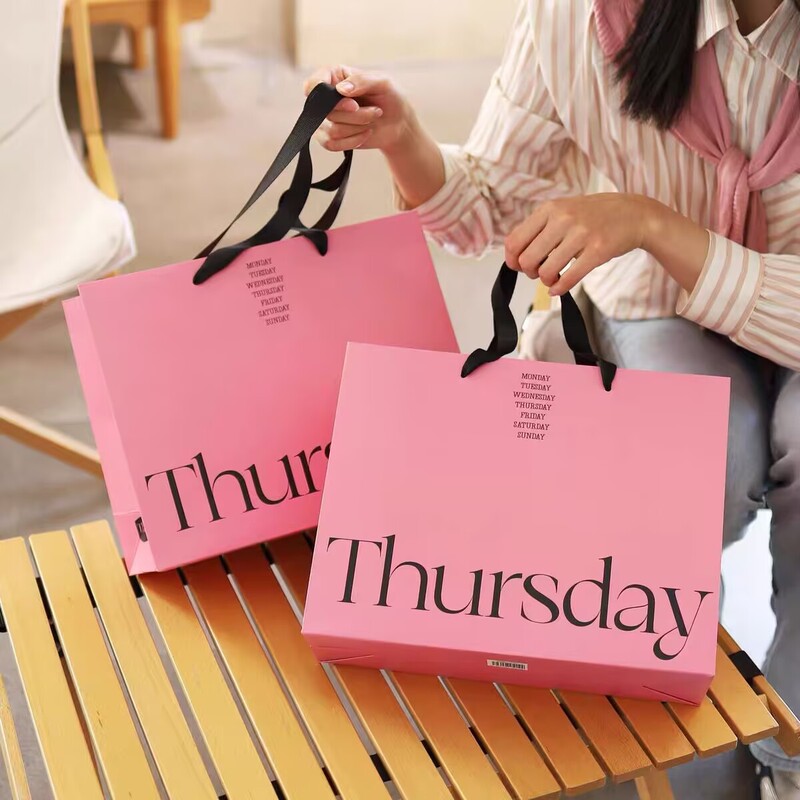 Logo Wholesale Reusable Luxury Paper Bag Pink Packaging Gift Bags Shopping Cardboard Bags with Handles Clothes