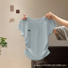 女性のためのラウンドネック半袖Tシャツ夏の新しいファッション気質ショートプリーツウエストタイトインナートップボトリングシャツ