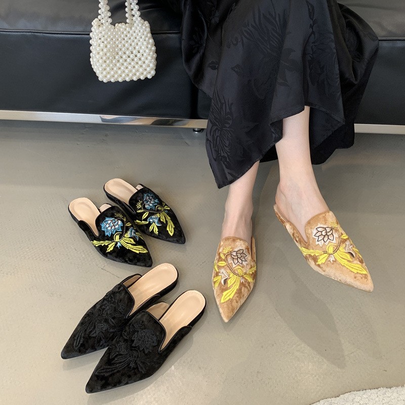 Fashionable elegant retro slippers pointed-toe