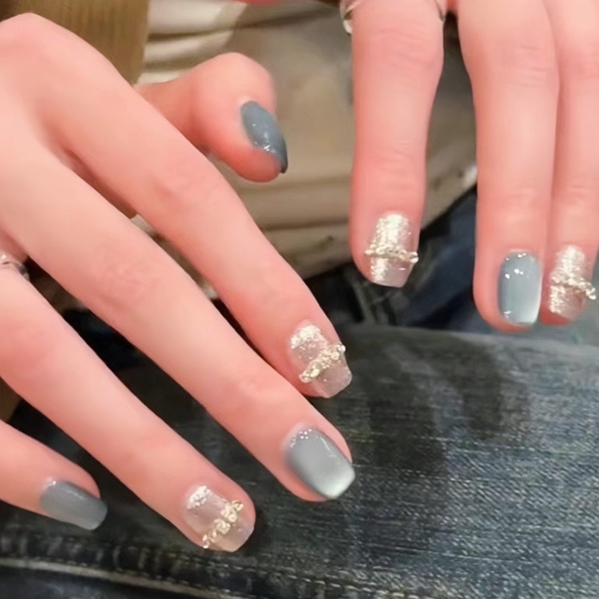 Yiyi Dance Islandia diamante azul armadura hecha a mano armadura de vestir azul ojo de gato temperamento piedra lunar hielo gradual primavera