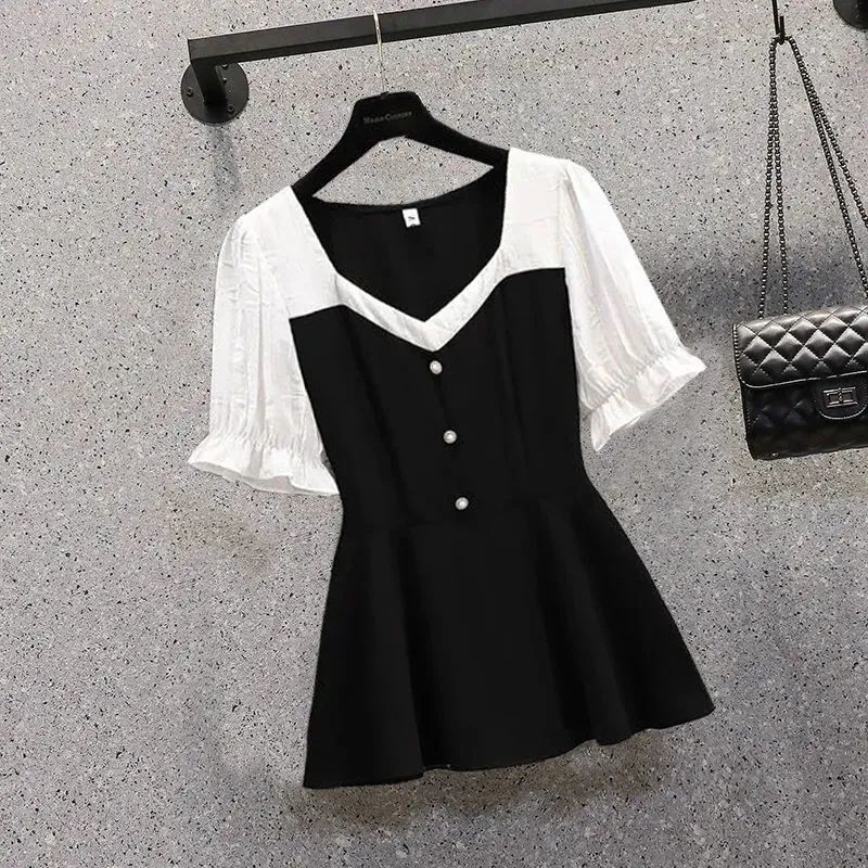 大きいサイズの婦人服のスーツは太っています。|undefined