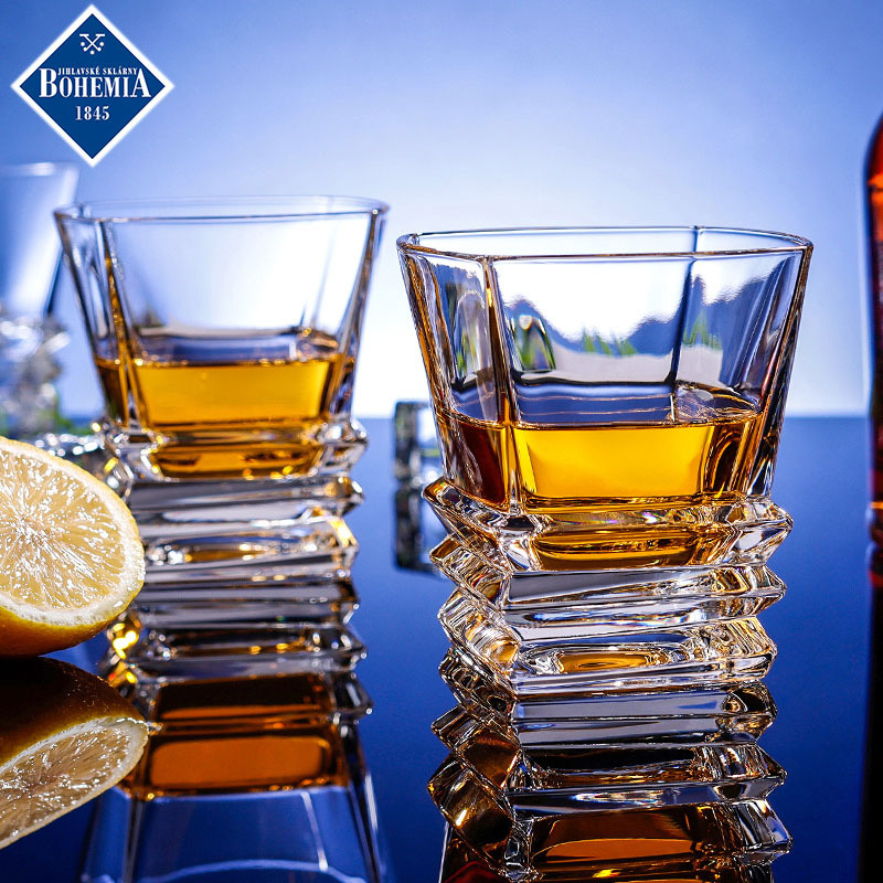 Juego de decantador de whisky de cristal importado de la República Checa para uso doméstico, juego de copas de vino de lujo, taza de regalo, lujo ligero.