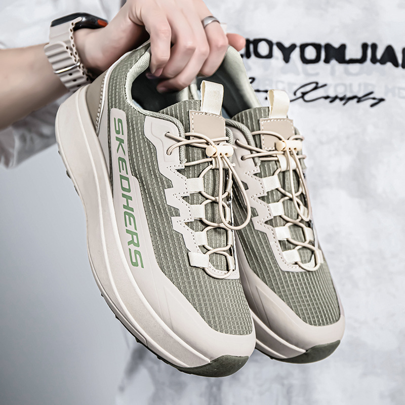 Zapatos de malla para hombres verano 2025 nuevo tipo de suela suave transpirable tendencia universal zapatos de hombre con suela gruesa aumentando la altura de las zapatillas de malla ligeras