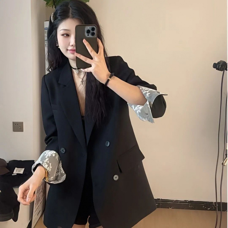 High-End Short Blazer for Petite Figures, 2025 Autumn/Winter Korean Style, Loose Fit, Unique Lace Patchwork Trendy Suit High-End Short Blazer for Petite Figures, 2025 Autumn/Winter Korean Style, Loose Fit, Unique Lace Patchwork Trendy Suit