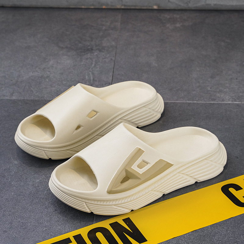 Verano nuevas zapatillas de hombre de playa de verano nuevo hogar zapatillas antideslizantes de fondo grueso zapatillas de la barra ultra suave