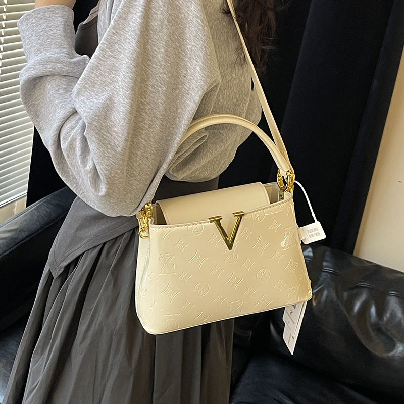 Bolso de alta calidad con textura 2025 verano nuevo bolso femenino con letras en relieve bolso de hombro charol brillante bolso de mensajero marea