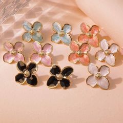 フランスのレトロな耳飾り宮廷の花の釉薬イヤリング四弁花チタン鋼ピアス女性高級カラー花イヤリング