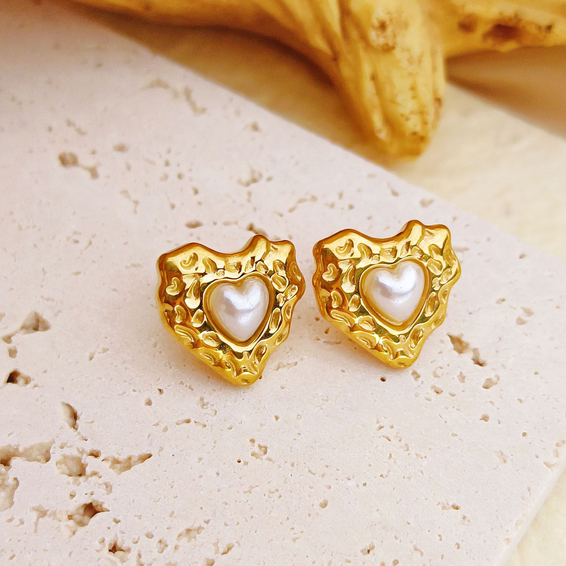 Nuevo collar de otoño y invierno no se desvanece perla de amor anillo colgante de alta sensación suéter cadena de lujo ligero conjunto de adornos