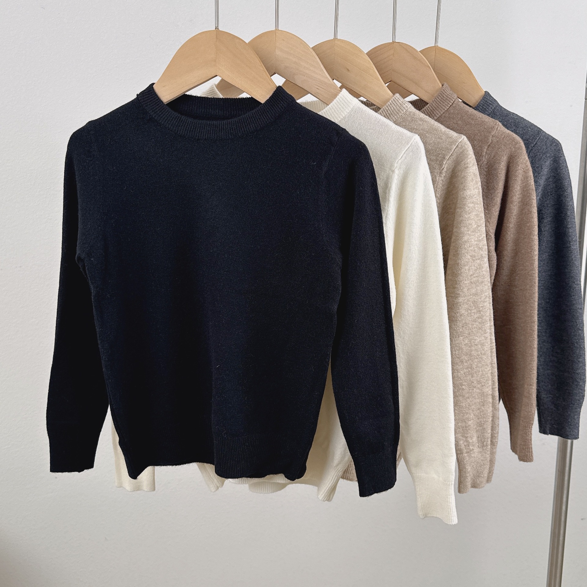 Otoño y invierno nuevo suéter infantil de cuello redondo de punto base suave pegajoso suéter de lana de aire extranjero con chaqueta para bebé