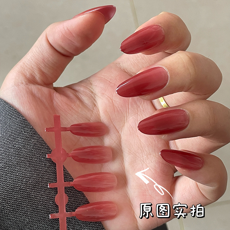2024秋冬聖誕紅高級顯白酒紅石榴紅漸變穿戴甲噴塗預製甲新年美甲