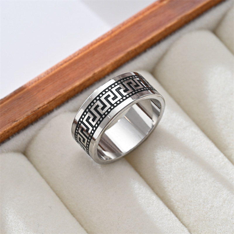 Hip-Hop Vintage Style Cross Checkered Titanium Steel Men's Rings Men Band Rings display picture 5