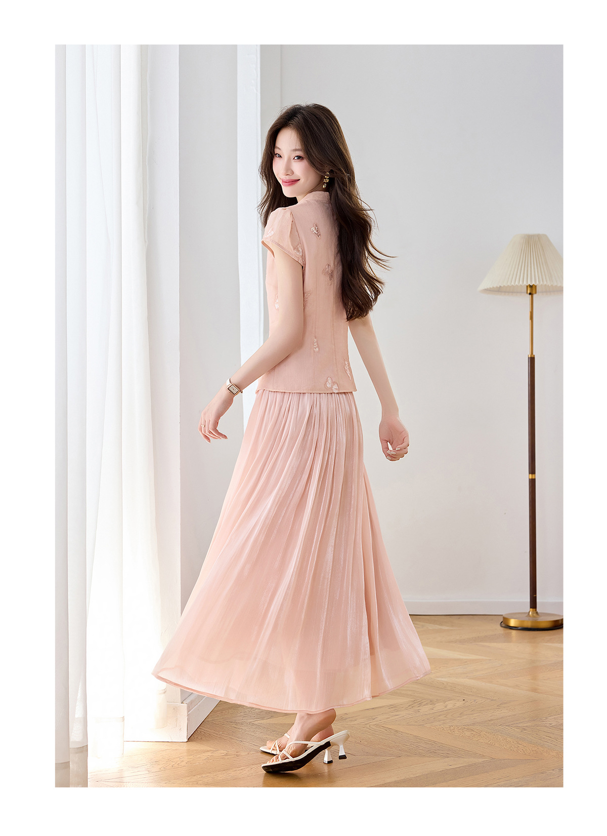 Set áo sơ mi thêu hoa kết hợp chân váy midi phong cách tân cổ điển — Màu hồng, màu trắng ngà chi tiết 9