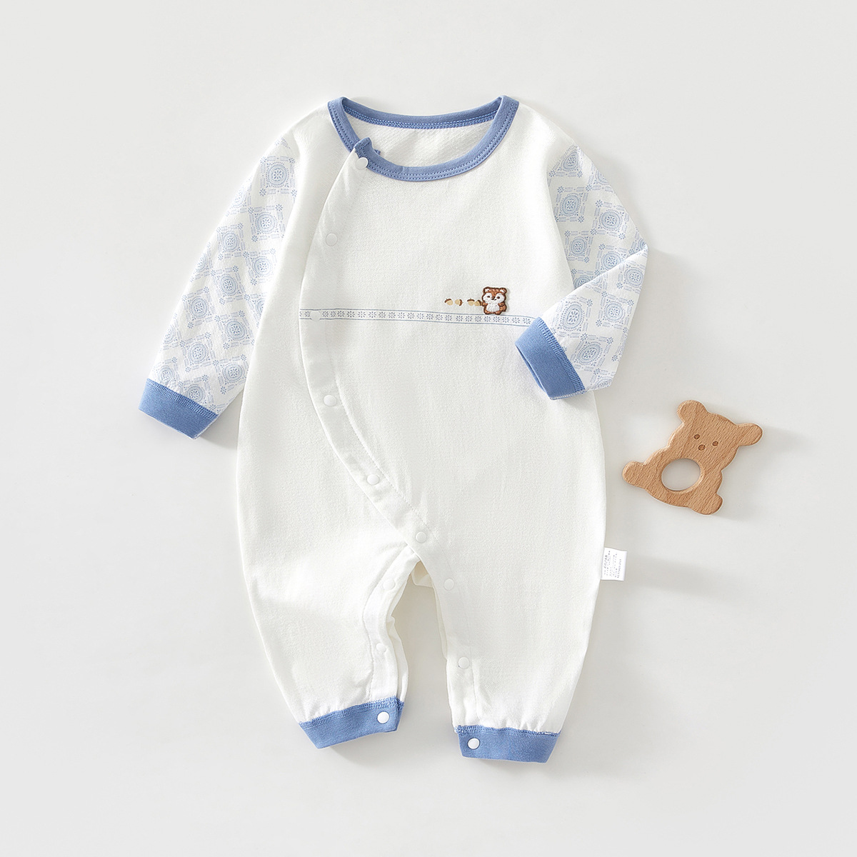 Yenidoğulmuş üçün nazik uzunqollu kombinezon, yay pijama