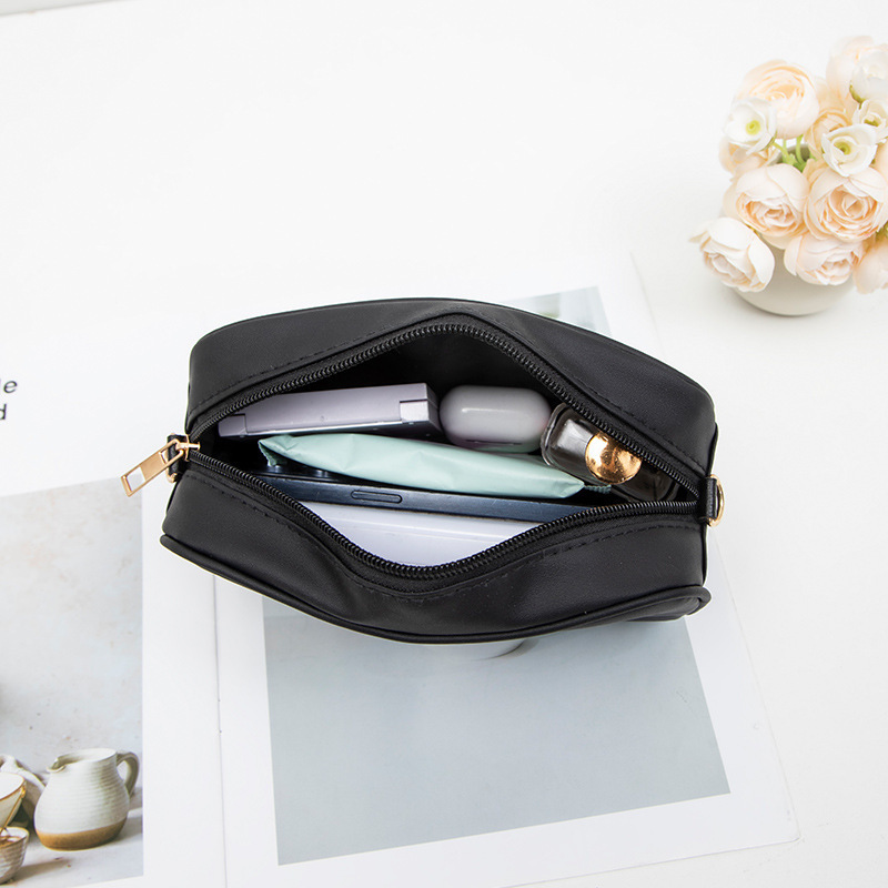 Bolsas de mujer al por mayor transfronterizas 2025 primavera y verano nueva bolsa de moda versátil bolsas de cámara de patrón en V cadena bordada bolsas de mochila