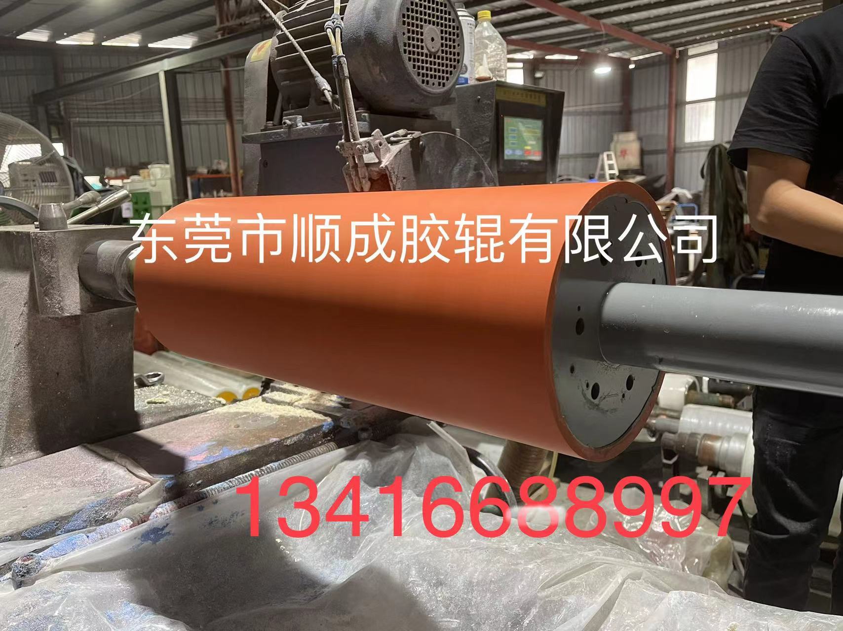 厂家供应耐高温硅胶辊工业胶辊胶辊厂家覆膜胶辊欢迎来图来样制造