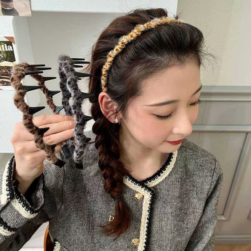 甘い豹の紋様は歯の波のカチューシャの女性の秋の髪の根のふわふわしている神器の顔を洗って圧力を抑えます。|undefined