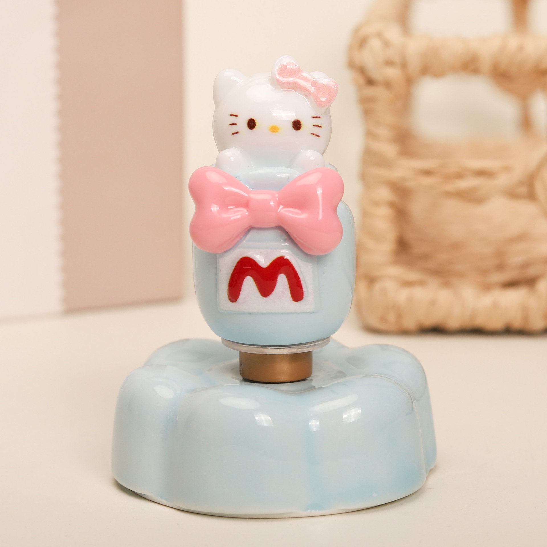 Trendy Food Toy Afternoon Tea Cat Spinner Car Desktop Rotating Ornament Gift for Stalls and Giveaways Wholesale