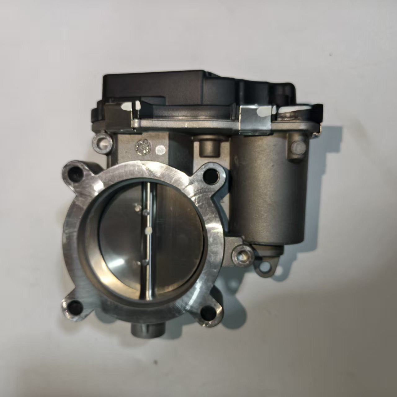 Throttle body is suitable for the imported Jeep Cherokee and GAC-FCA Cherokee 04891970AD