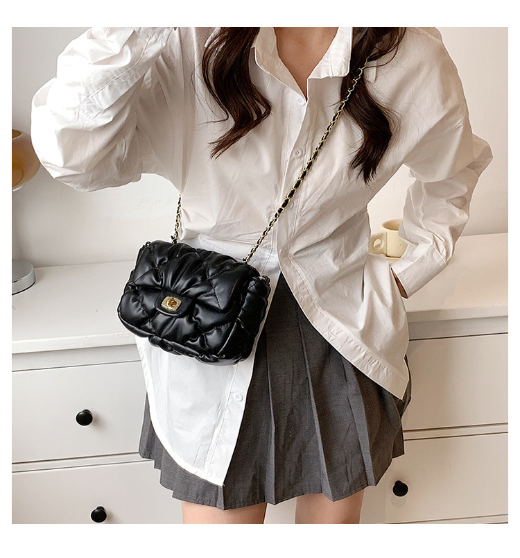 Summer Women 2022 New Chain Crossbody Pleated Small Square Bag display picture 2